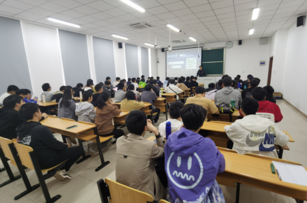 活期通 华夏活期通科技集团在南京理工大学网络空间安全学院举办职业生涯规划讲座